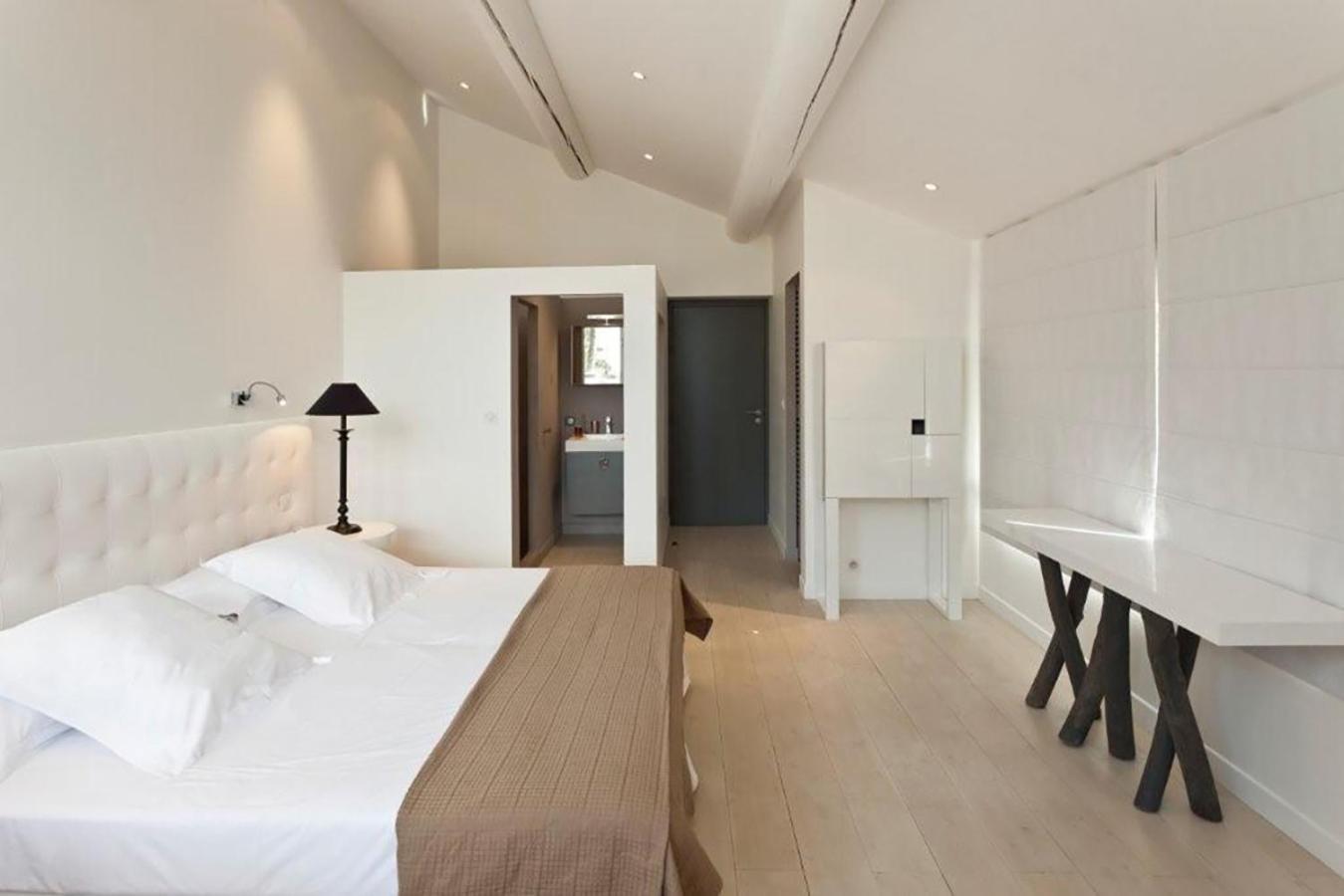 Mas De La Galegiere - Les Chambres D'Hotes อาร์ลส์ ภายนอก รูปภาพ